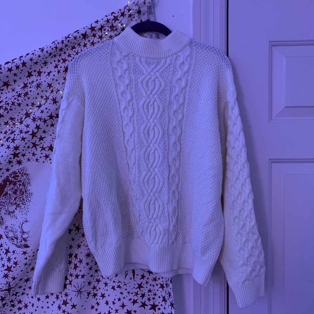 URBAN OUTFITTERS CABLE KNIT SWEATER